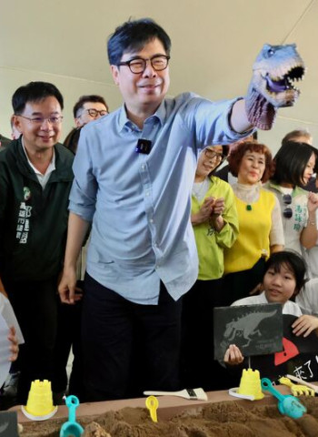 陳其邁市長出席高雄恐龍酷樂園開幕　親子人潮爆滿掀熱潮