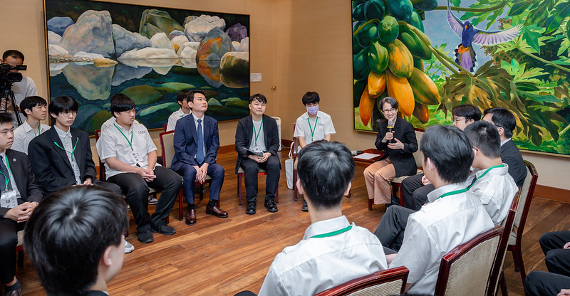 蕭美琴副總統接見成功高中師生　期勉積極參與公共事務深化學習體驗與公民素養