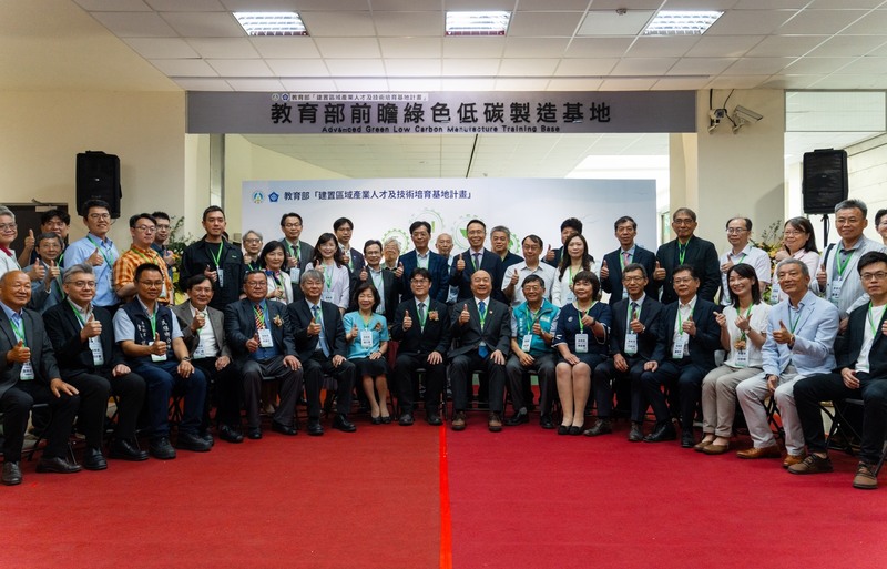 齒輪傳奇啟動低碳革命　中正大學前瞻綠色低碳製造基地揭牌　校長蔡少正：讓AI賦能成為產業淨零新引擎