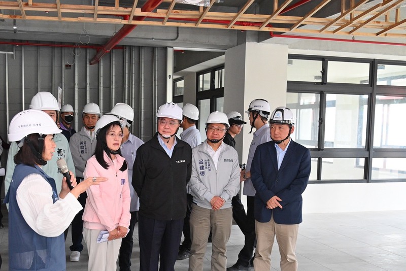 臺東樂齡大樓拚9月啟用　行政院長卓榮泰強調托育與長照整合