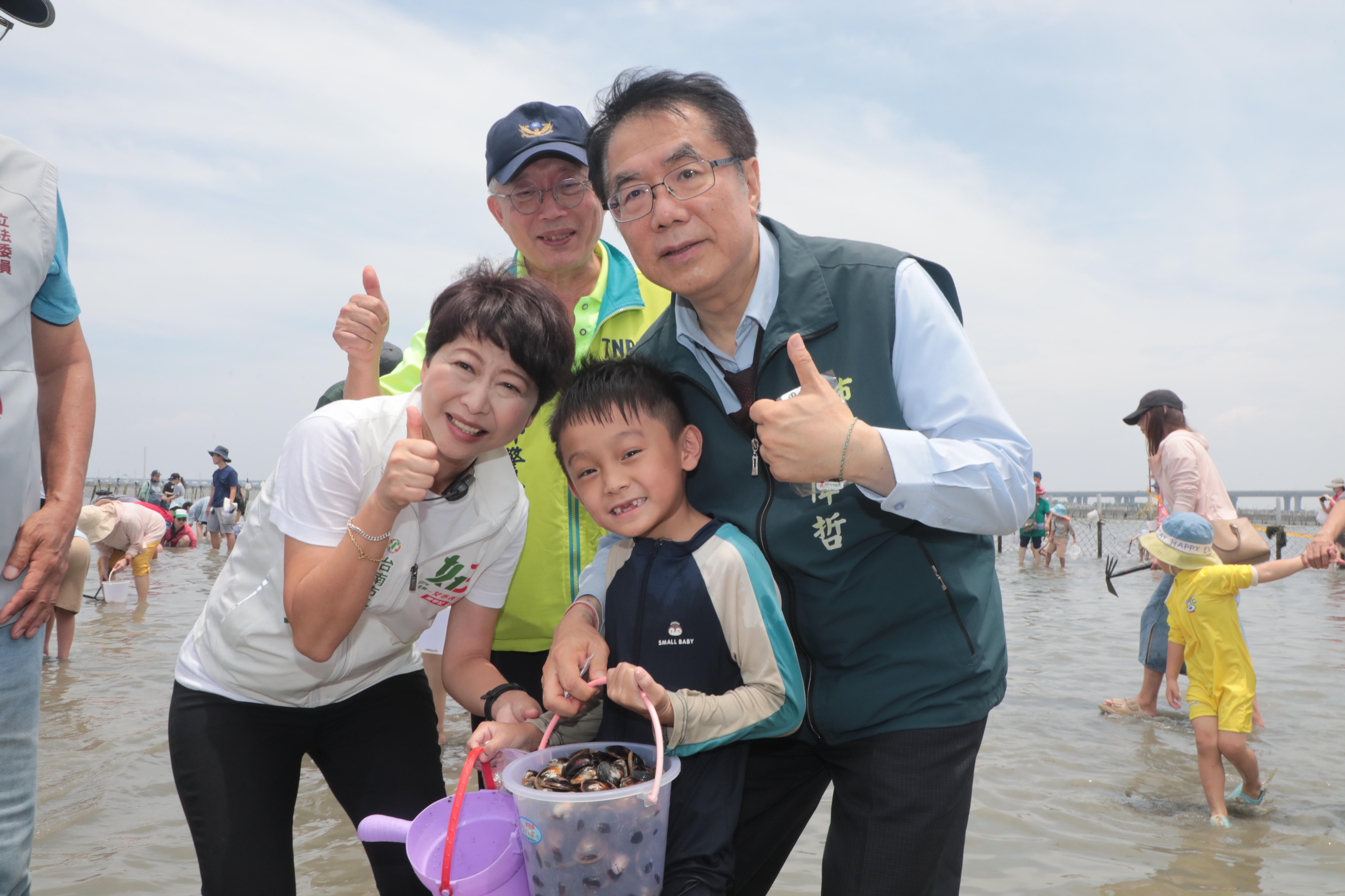 2026台南七股海鮮節登場！近1500人挖文蛤體驗 黃偉哲邀遊客品海鮮、暢遊濱海景點