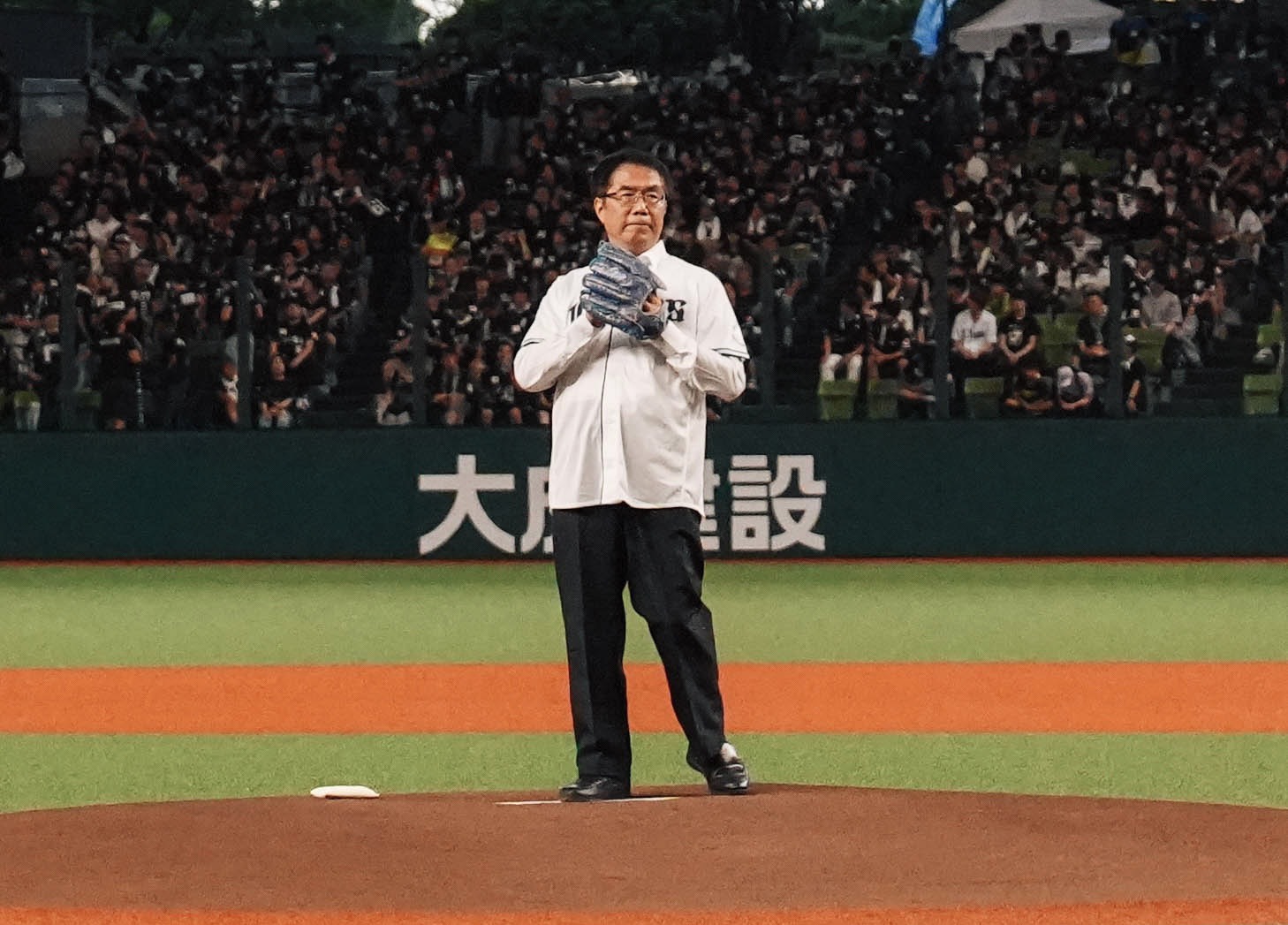 黃偉哲登Belluna巨蛋開球！臺南觀光日亮相　九宮格、美食農產吸引日本球迷