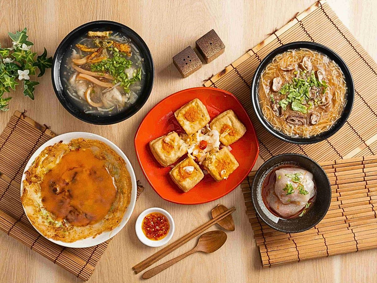 竹北經典黃金脆皮、鮮甜羹湯吸引饕客 大腸麵線、蚵仔煎臭豆腐各有擁護者