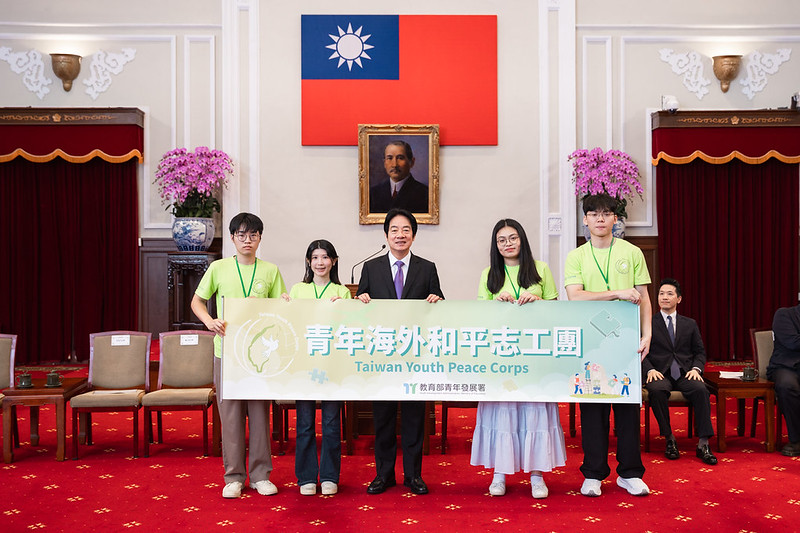 賴清德總統接見青年海外和平志工團　期勉青年海外志工走向世界服務國際、成為臺灣最柔軟與最有力量的代表