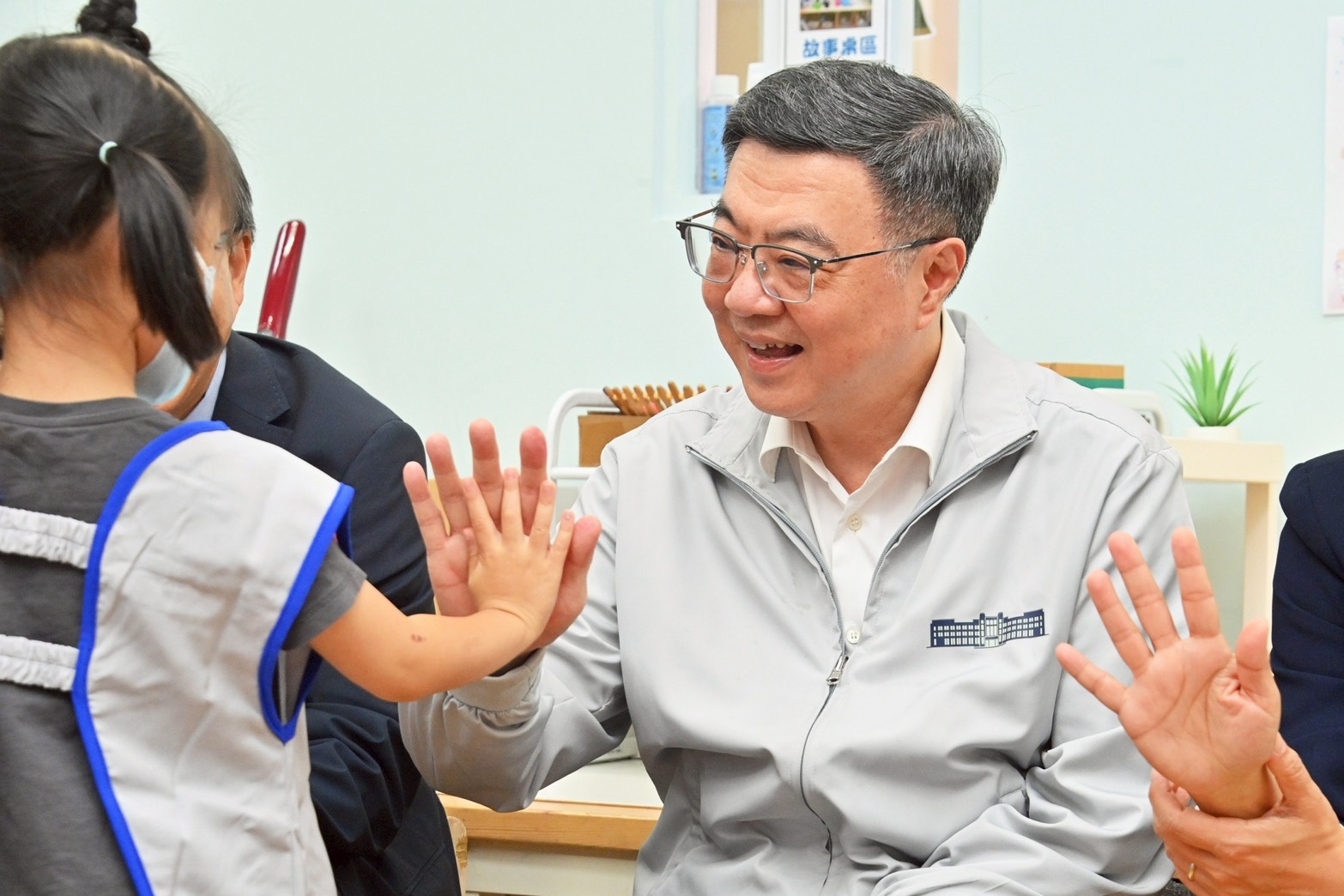 行政院長卓榮泰訪視新莊非營利幼兒園　推建構育兒支持鐵三角打造友善生養及職場環境