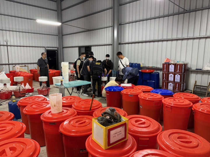 臺南安非他命製毒工廠遭破獲！調查局查扣逾4千公斤半成品　專車接送製毒集團遭起訴