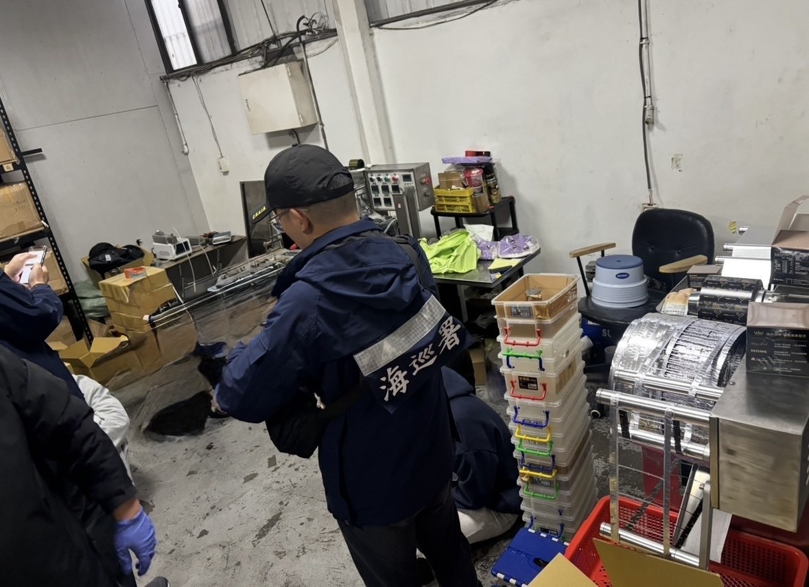 海巡署破獲新北大型電子煙分裝場　查扣1.6噸煙油市值逾2.4億元