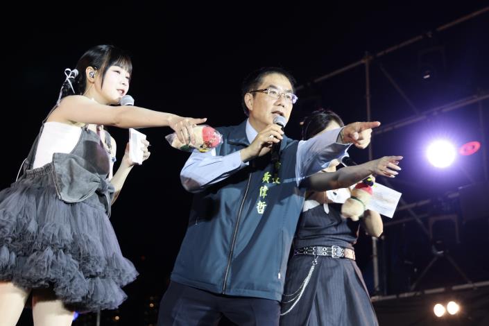 臺南運河百年音樂祭五萬人潮嗨翻運河畔　黃偉哲市長現身安平引爆觀光熱潮