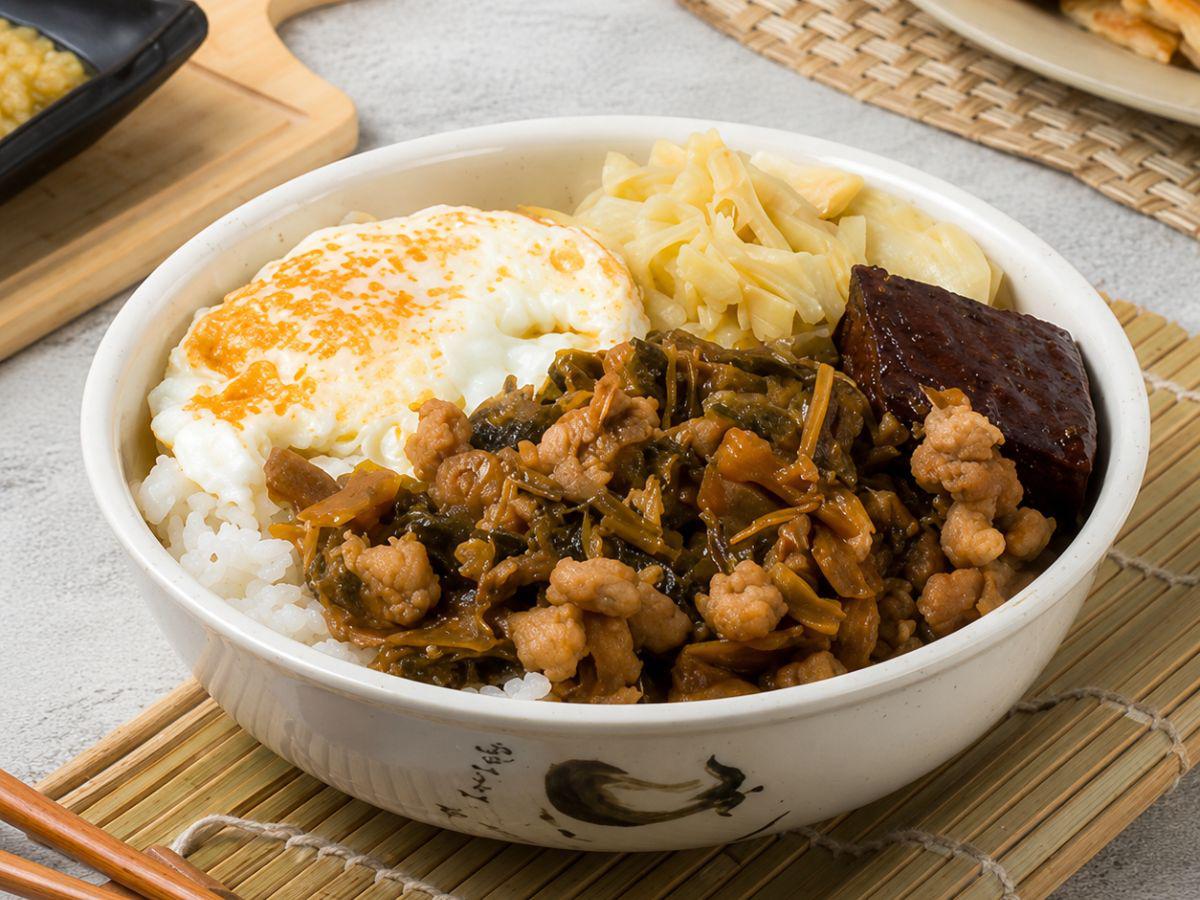 桃園大園梅干肉燥飯 先炒後滷搭配甜口醬香 吃出經典又耐吃家常好滋味